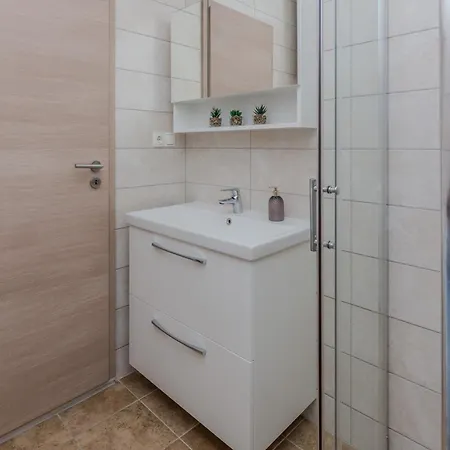 Vakantiehuis Holiday Ella Privlaka (Zadar)